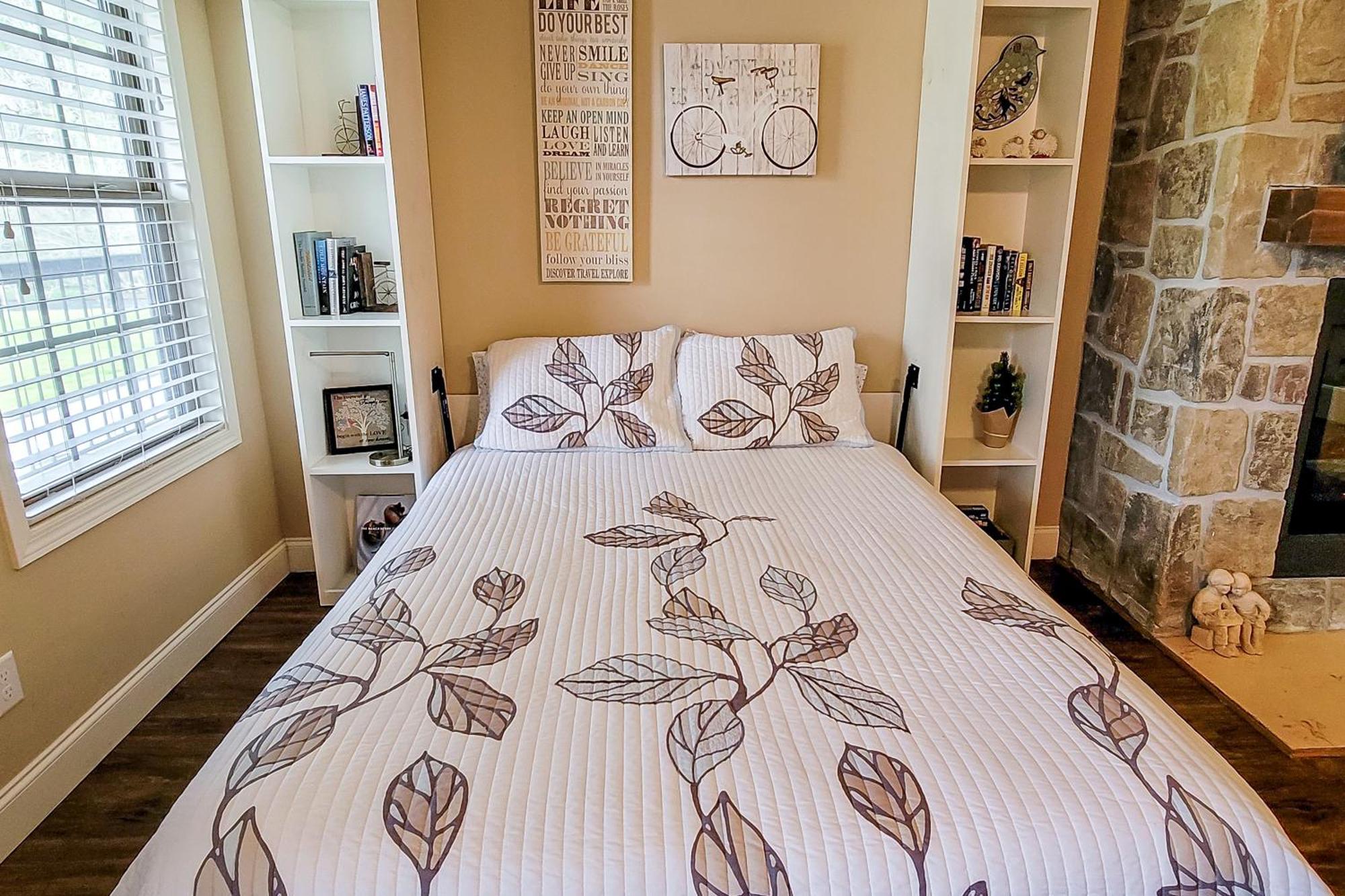 Little River Loft & Riverfront Gem Таунсенд Номер фото